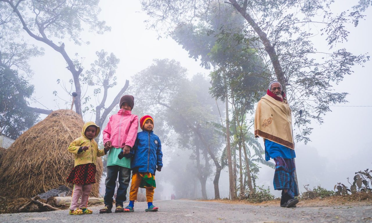 “শীত চলে যায়, ফিরে ফিরে চায়”